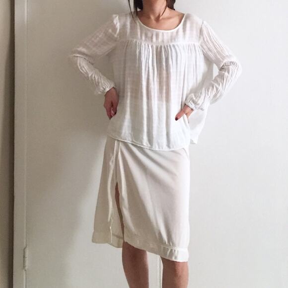 Crimson In Grace White Soft Blouse.--CA5 - Picture 3 of 16